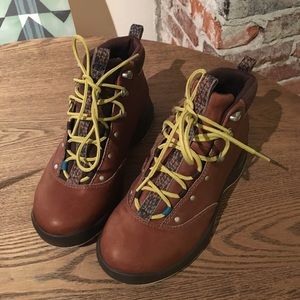 Women’s Chaco Leather Hiking Boots size 7.5-8